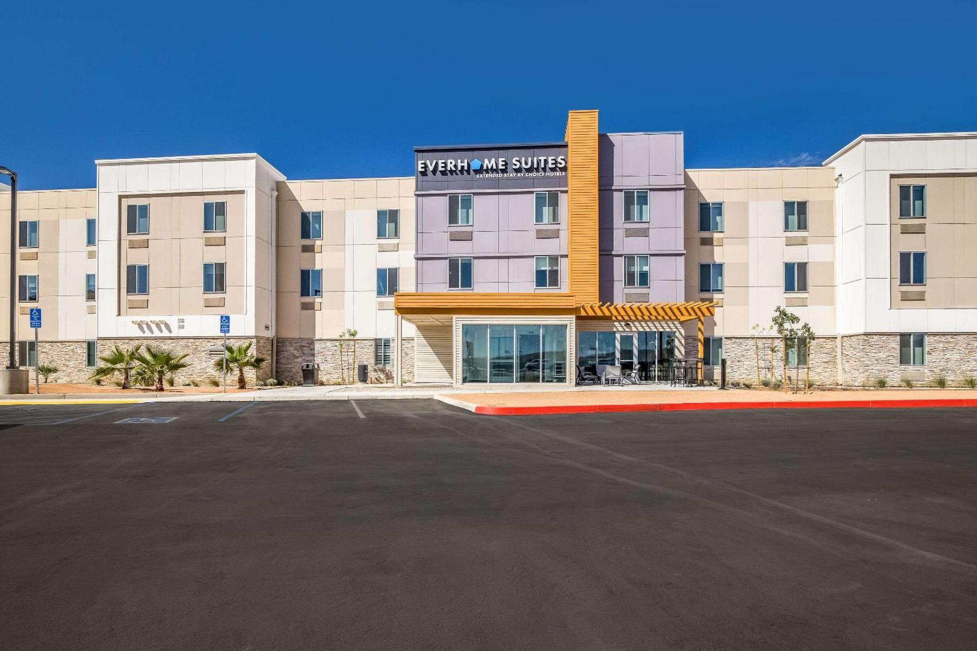 Everhome Suites Corona Exterior photo
